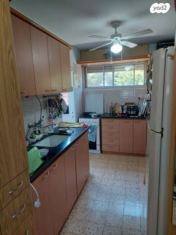 דירה, רמות יצחק, נשר