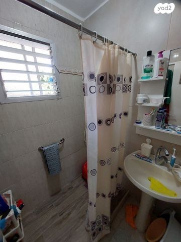 דירה, רמות יצחק, נשר