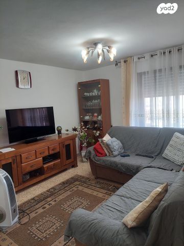 דירה, רמות יצחק, נשר