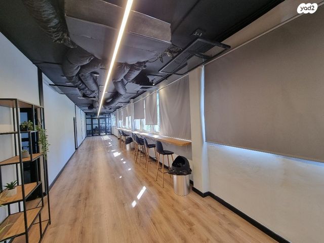 מונטיפיורי, הרכבת