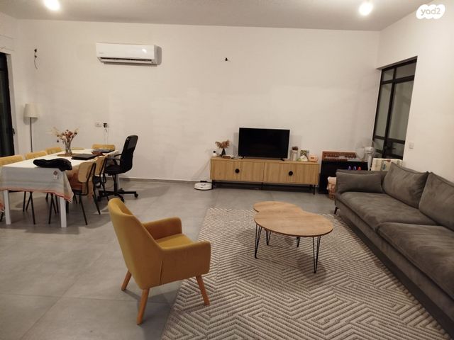 דו משפחתי, הכלנית, נופים, נופים