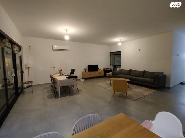 דו משפחתי, הכלנית, נופים, נופים