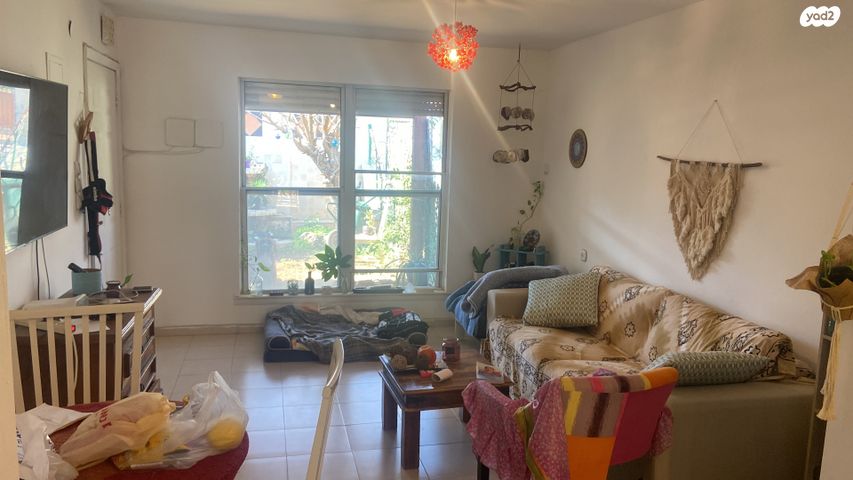 דו משפחתי, האלה, קציר