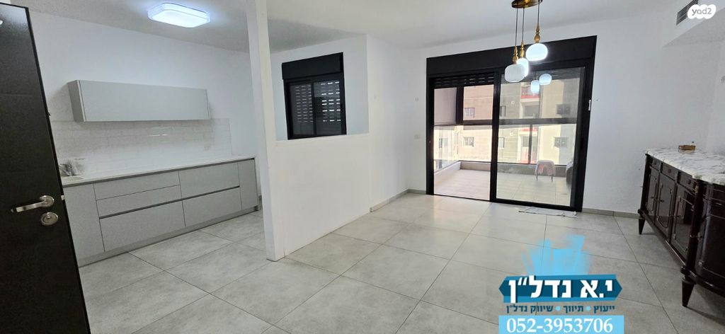 דירה, הכרמל, יבנה