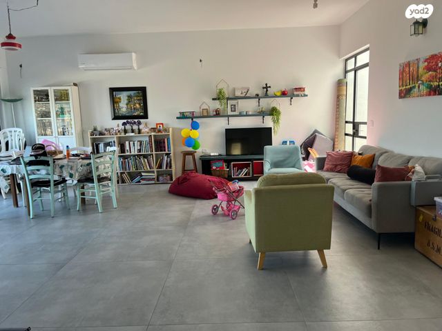 דו משפחתי, הכלנית, נופים, נופים