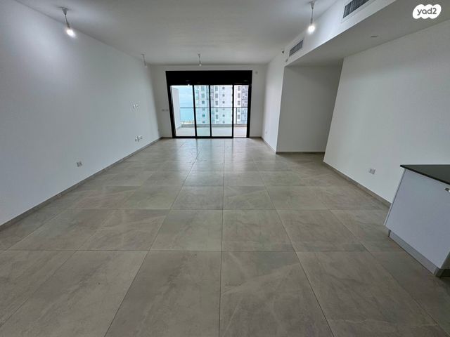 דירה, אמנון ליפקין שחק, נוף הטיילת, נתניה