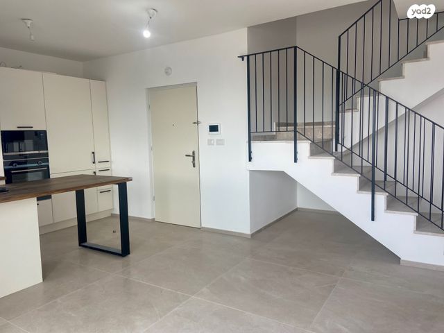 גג/ פנטהאוז, מ"ג 15, לב העיר, בת ים