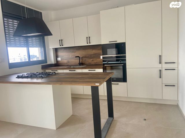 גג/ פנטהאוז, מ"ג 15, לב העיר, בת ים