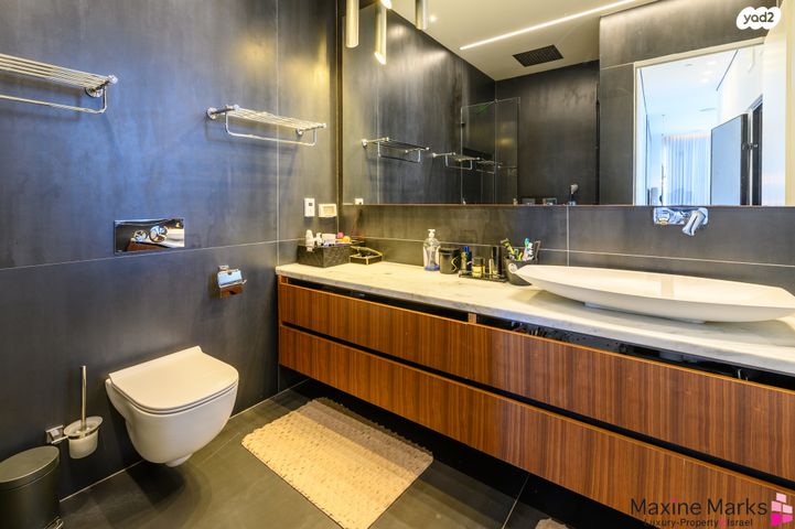 גג/ פנטהאוז, עוזי חיטמן, עיר ימים, נתניה