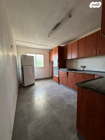 דירה, יצחק רגר 166, שכונה ד', באר שבע