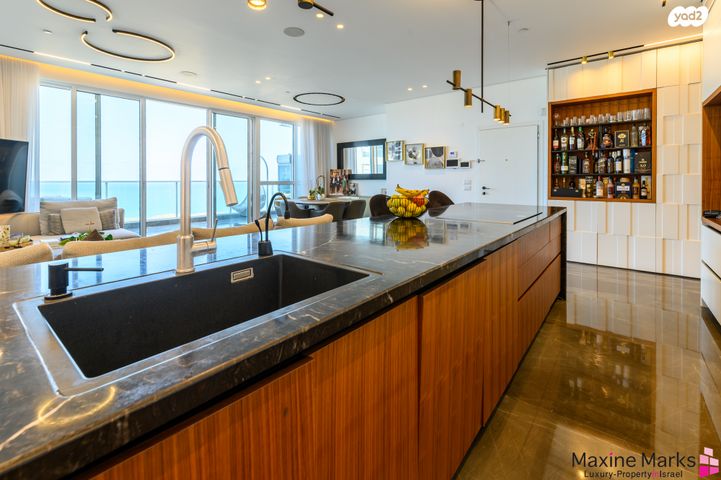 גג/ פנטהאוז, עוזי חיטמן, עיר ימים, נתניה