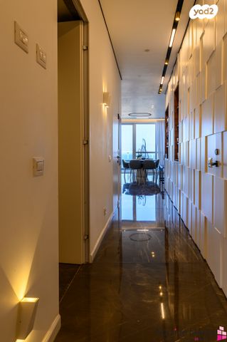 גג/ פנטהאוז, עוזי חיטמן, עיר ימים, נתניה