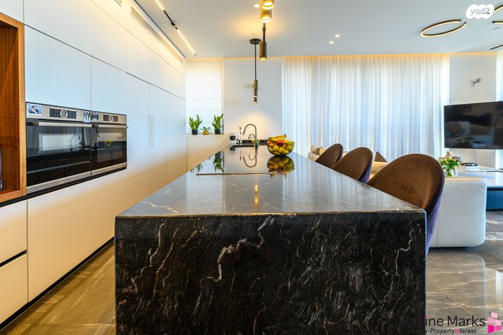 גג/ פנטהאוז, עוזי חיטמן, עיר ימים, נתניה