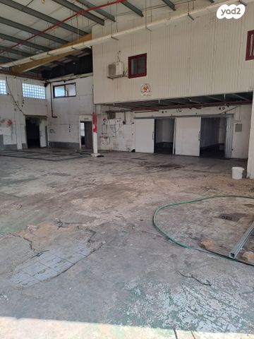 מבני תעשיה, היוצר, כפר תבור