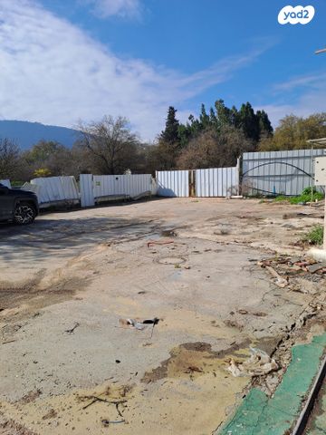 מבני תעשיה, היוצר, כפר תבור