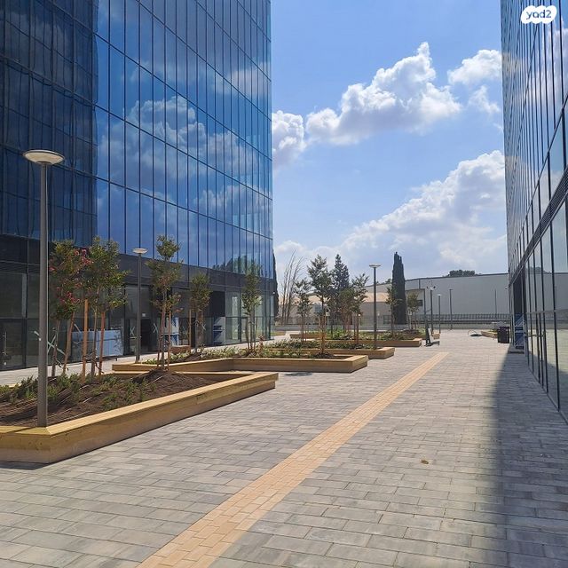 חנויות/ שטח מסחרי, הוד השרון