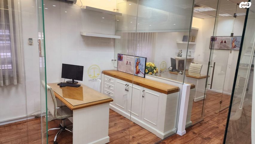 משרדים, שדרות דואני, יבנה