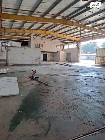 מבני תעשיה, היוצר, כפר תבור