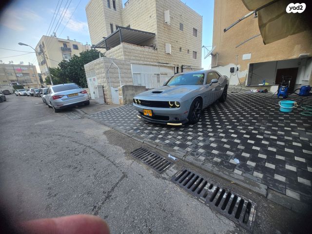 מודעת רכב דודג' צ'לנג'ר