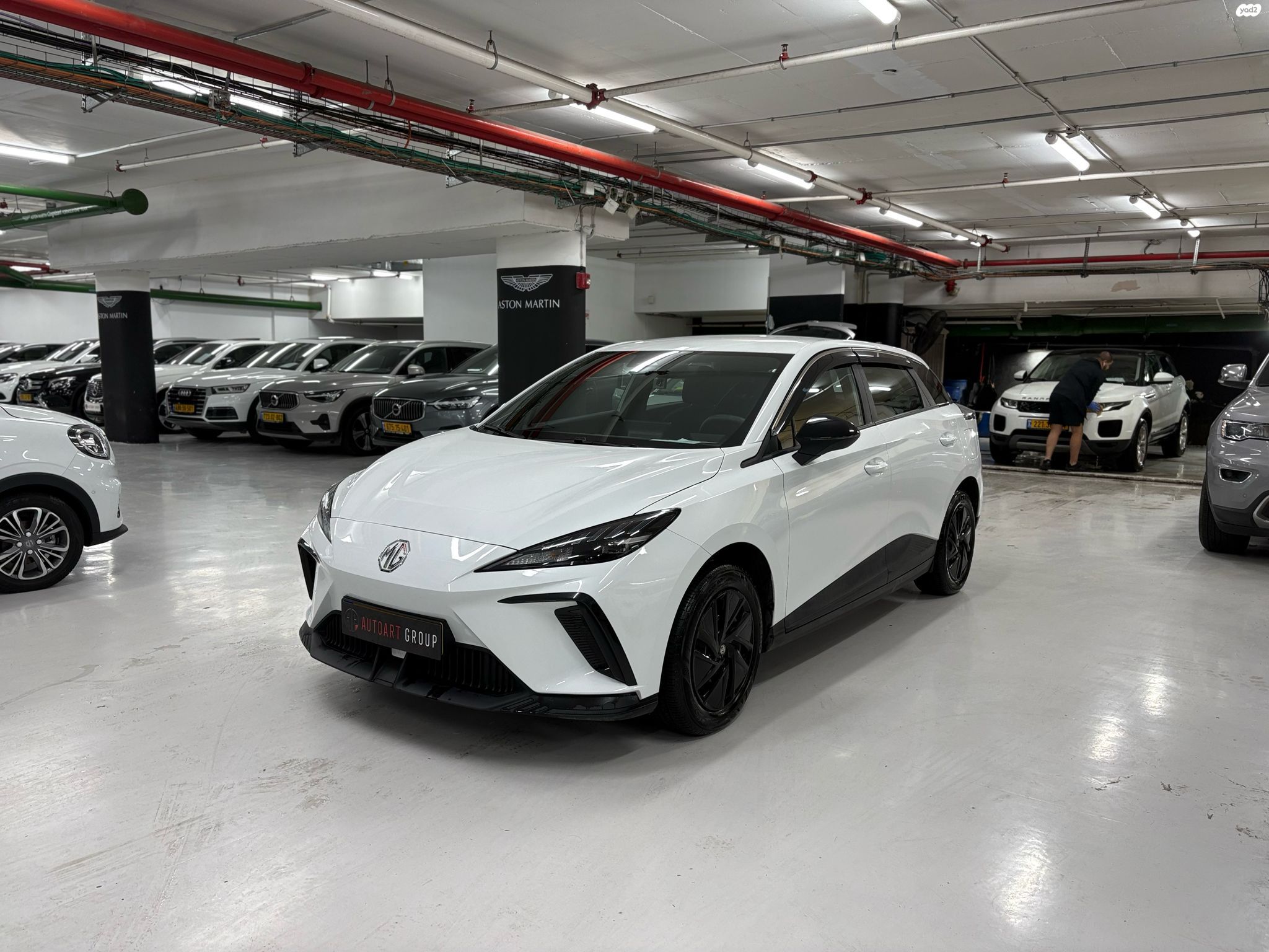 מודעת רכב אם ג'י EHS PHEV