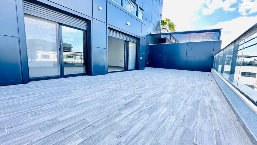 גג/ פנטהאוז, דבורה עומר, נאות שדה, רעננה