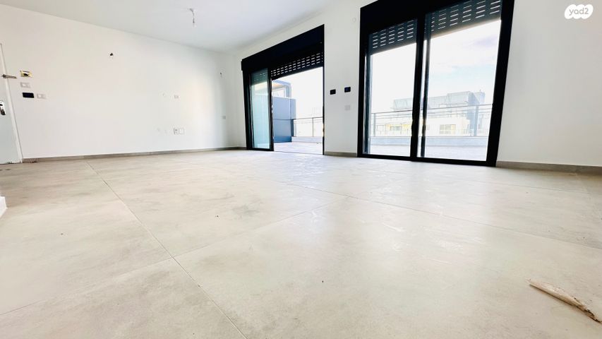 גג/ פנטהאוז, דבורה עומר, נאות שדה, רעננה