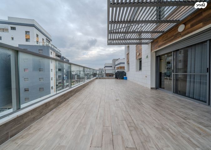 גג/ פנטהאוז, הקהילה 13, בצוותא, חריש