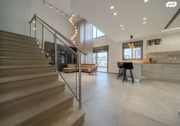 גג/ פנטהאוז, הקהילה 13, בצוותא, חריש