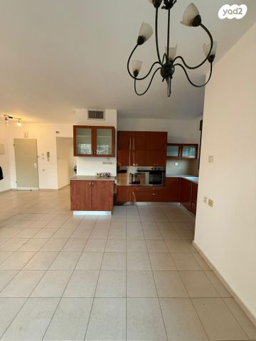 דירה, קרית יערים, רמת השרון