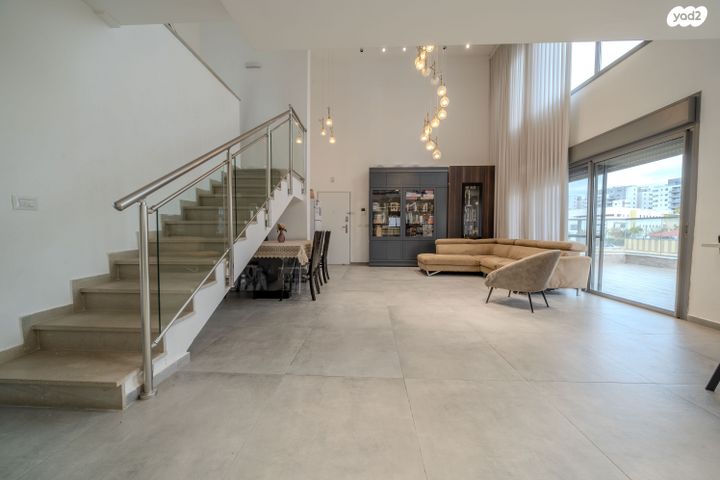 גג/ פנטהאוז, הקהילה 13, בצוותא, חריש