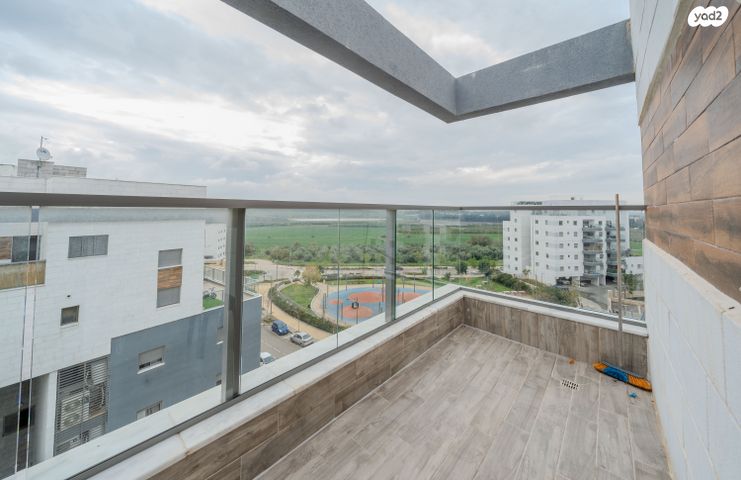 גג/ פנטהאוז, הקהילה 13, בצוותא, חריש