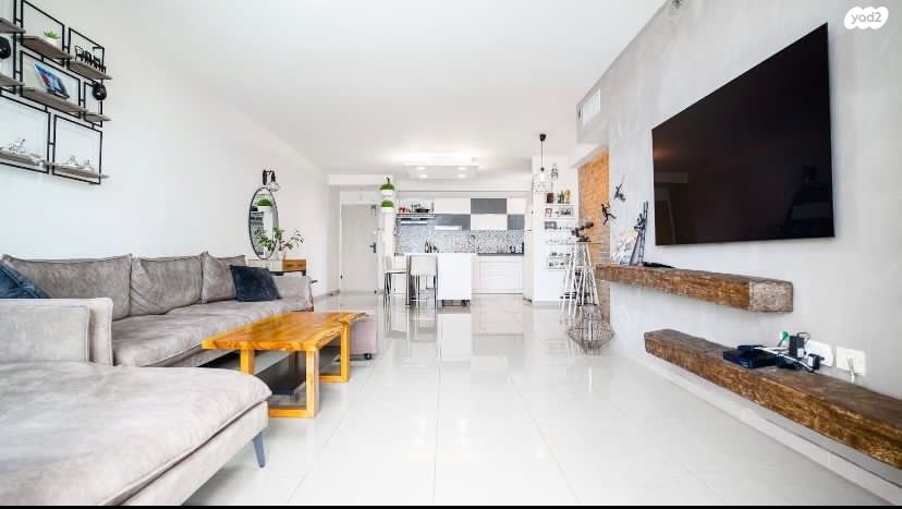 דירה, אליהו בן חור, הדר המושבות החדשה / אם המושבות החדשה, פתח תקווה