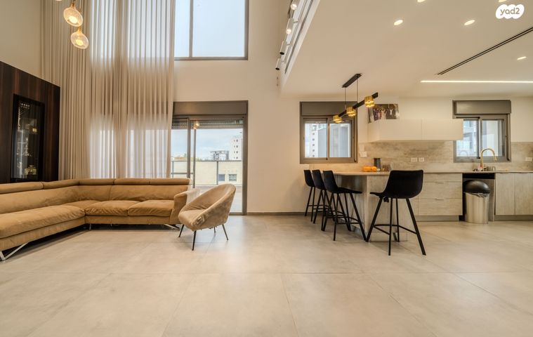 גג/ פנטהאוז, הקהילה 13, בצוותא, חריש