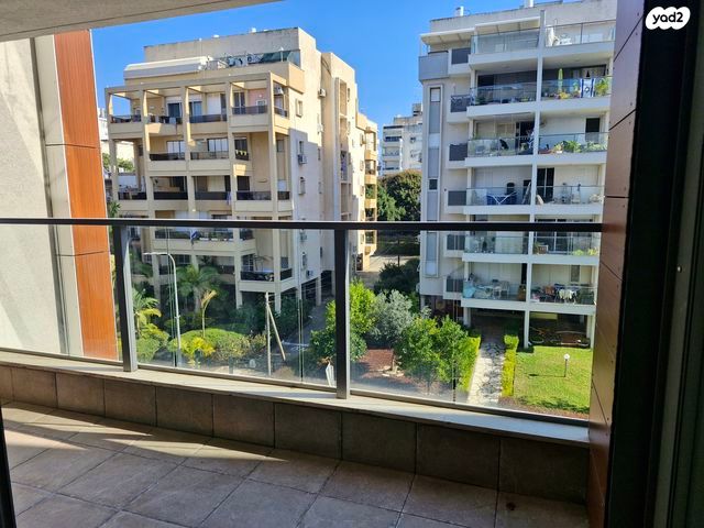 דירה, הגאולה, הוד השרון