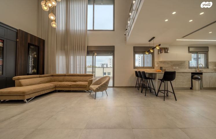 גג/ פנטהאוז, הקהילה 13, בצוותא, חריש