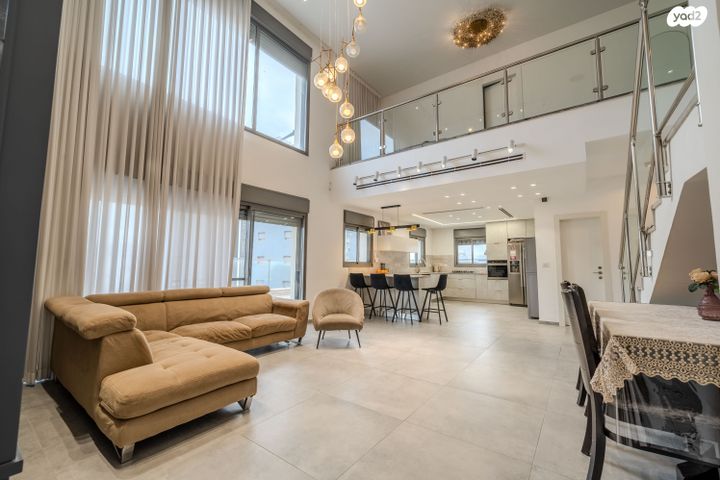 גג/ פנטהאוז, הקהילה 13, בצוותא, חריש