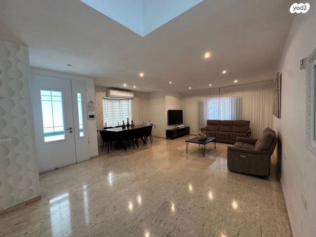 דו משפחתי, כפר יונה