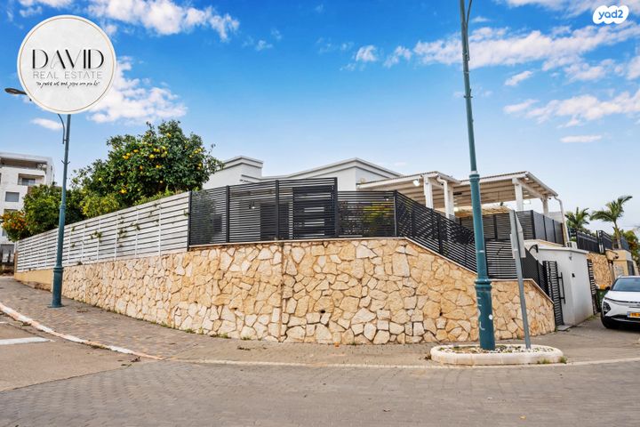 דו משפחתי, הזכוכית 20, בית אליעזר, חדרה