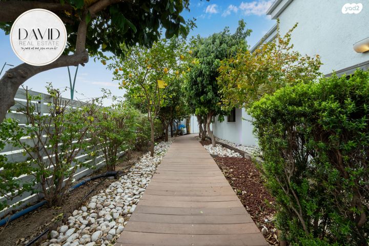 דו משפחתי, הזכוכית 20, בית אליעזר, חדרה