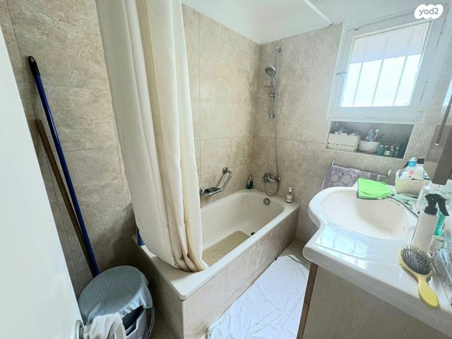 דירה, חנה סנש, גבעת הרמבם, גבעתיים