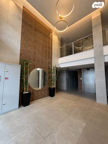 דירה, זלמן שזר, מורשת, מודיעין מכבים רעות