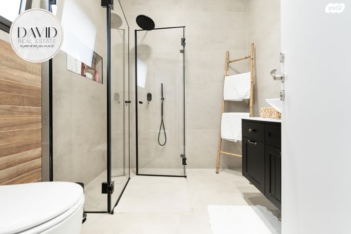 דו משפחתי, הזכוכית 20, בית אליעזר, חדרה