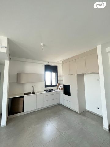 אמנון ליפקין שחק 