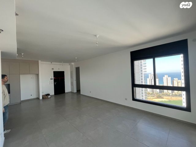 דירה, אמנון ליפקין שחק, נוף הטיילת, נתניה