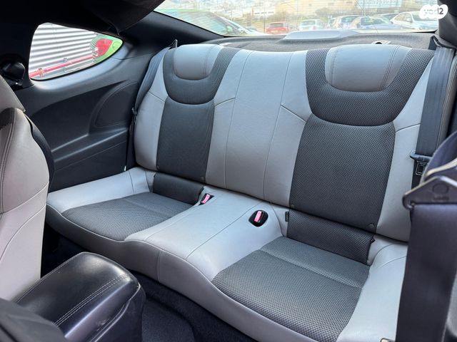 יונדאי ג'נסיס 