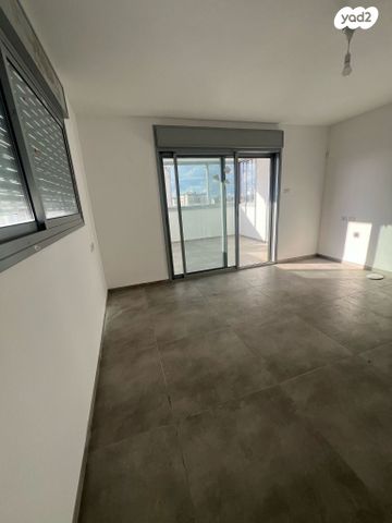 גג/ פנטהאוז, רנ"ס, מוצקין הותיקה, קרית מוצקין