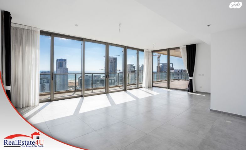 גג/ פנטהאוז, אריק לביא 18, עיר ימים, נתניה