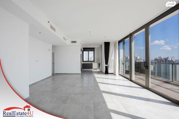 גג/ פנטהאוז, אריק לביא 18, עיר ימים, נתניה