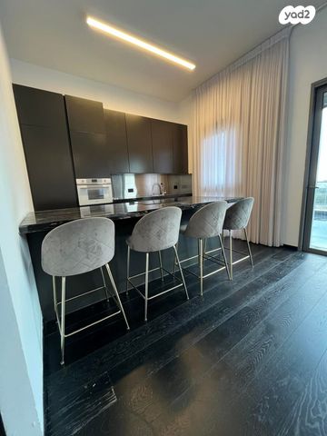 גג/ פנטהאוז, אריק איינשטיין, הרצליה ב', הרצליה