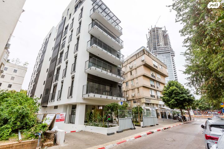 אריה עקיבא 4